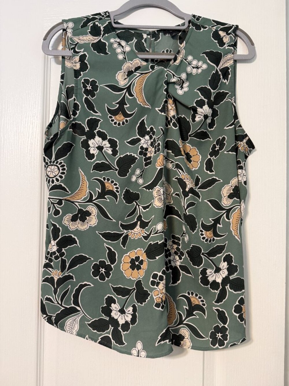 Ann Taylor Sleeveless  Sage Green Floral Blouse - Large Petite